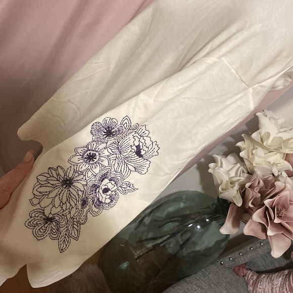 Talbots cream shirt with flowers! - Picture 2 of 4